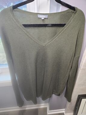 Neiman Marcus Olive Green V-Neck Sweater